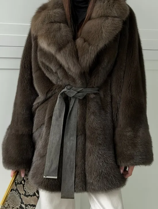 Шуба норковая летучая мышь с воротником из куницы - цвет хаки