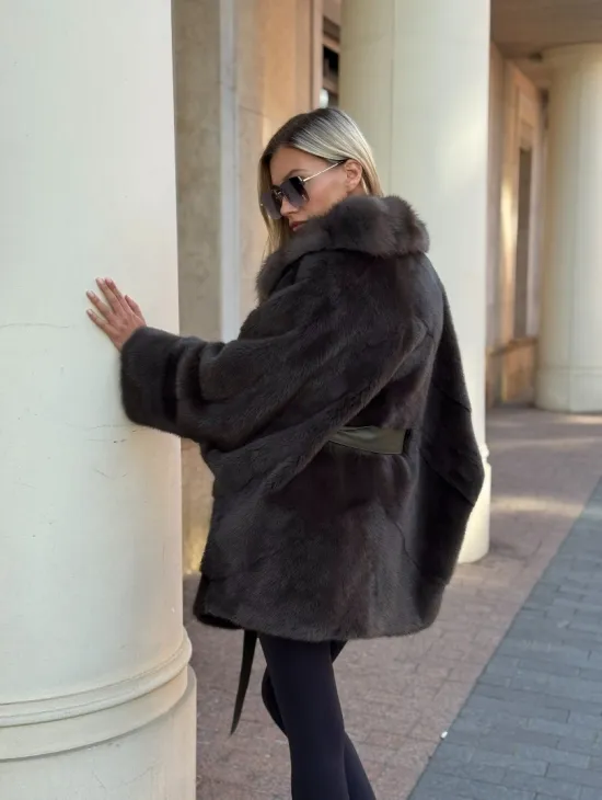 Шуба норковая летучая мышь с воротником из куницы - цвет хаки