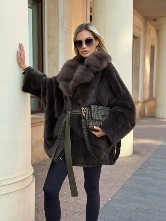 Шуба норковая летучая мышь с воротником из куницы - цвет хаки