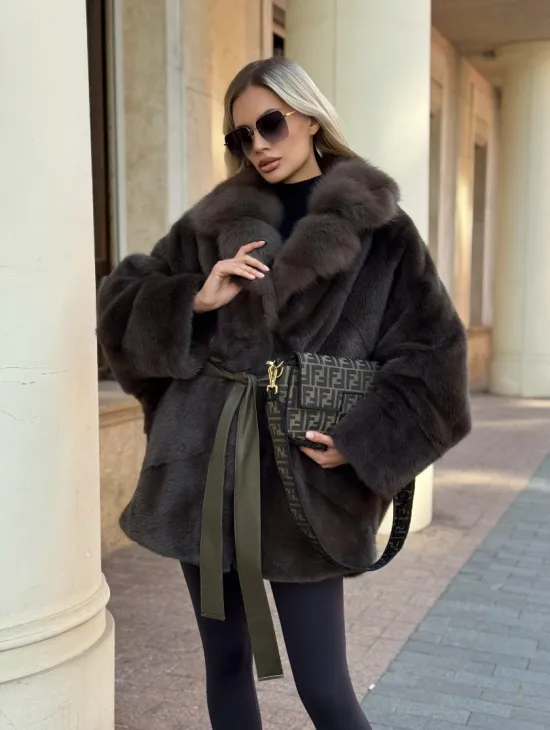 Шуба норковая летучая мышь с воротником из куницы - цвет хаки