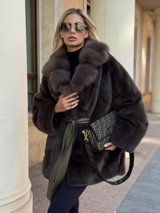 Шуба норковая летучая мышь с воротником из куницы - цвет хаки