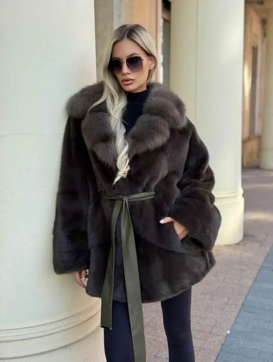 Шуба норковая летучая мышь с воротником из куницы - цвет хаки