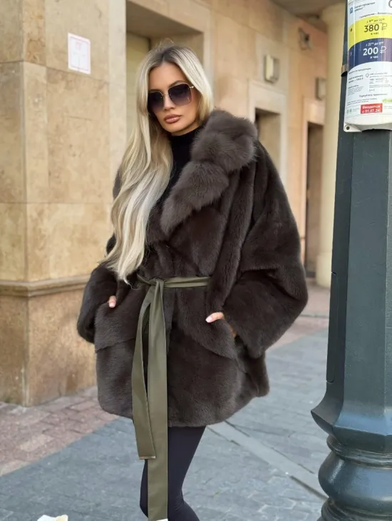 Шуба норковая летучая мышь с воротником из куницы - цвет хаки