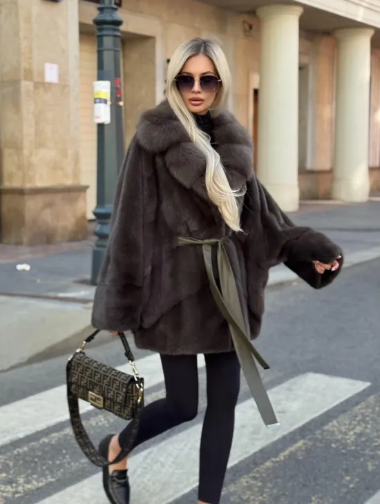 Шуба норковая летучая мышь с воротником из куницы - цвет хаки