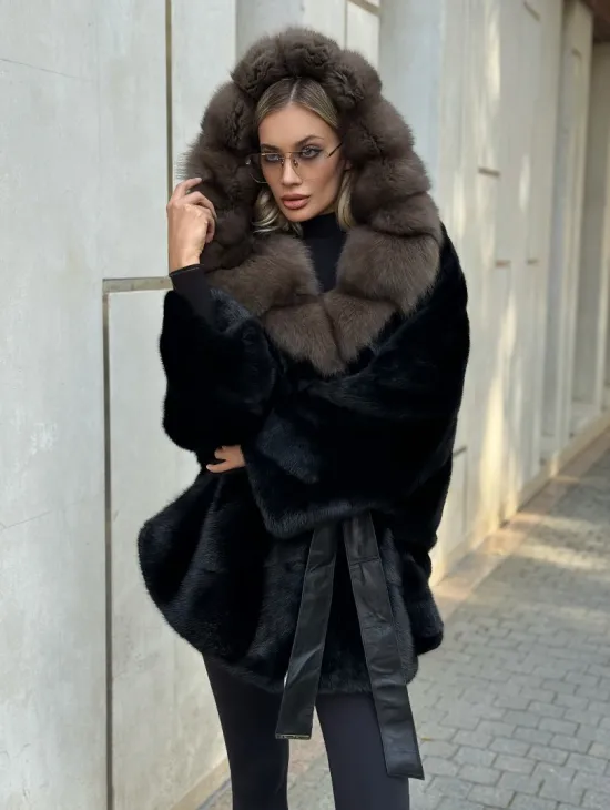 Черная норковая шуба летучая мышь с капюшоном из куницы