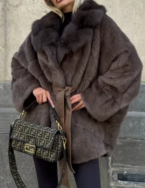 Женская норковая шуба свободного силуэта с воротником куницы