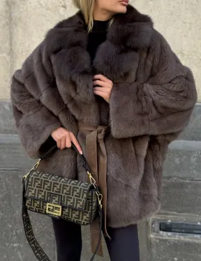 Женская норковая шуба свободного силуэта с воротником куницы