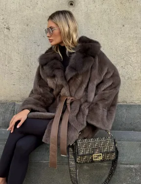 Женская норковая шуба свободного силуэта с воротником куницы