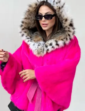 Пончо из плюшевой норки с капюшоном из меха рыси