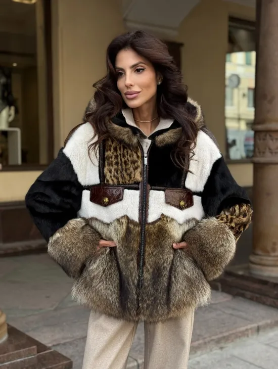 Женская меховая куртка с капюшоном из аукционной норки- черная