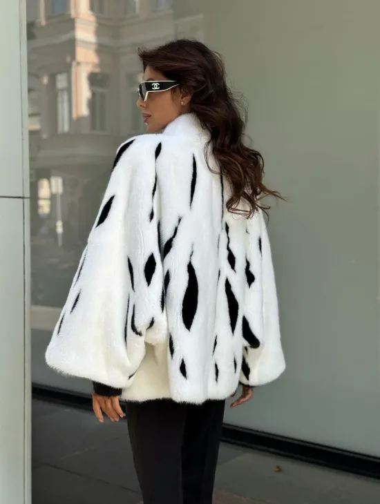 Белый норковый полушубок с рисунком