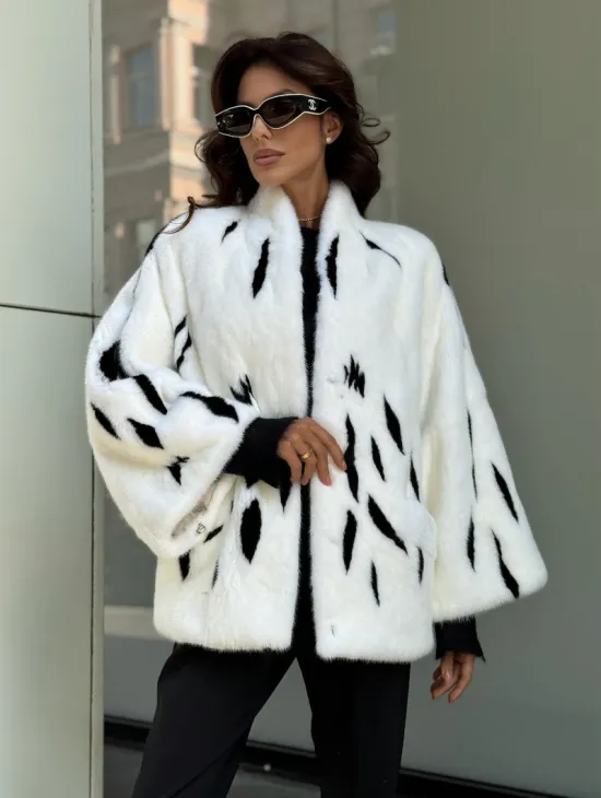 Белый норковый полушубок с рисунком