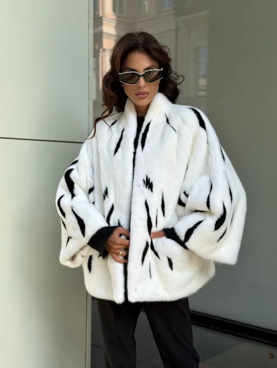 Белый норковый полушубок с рисунком