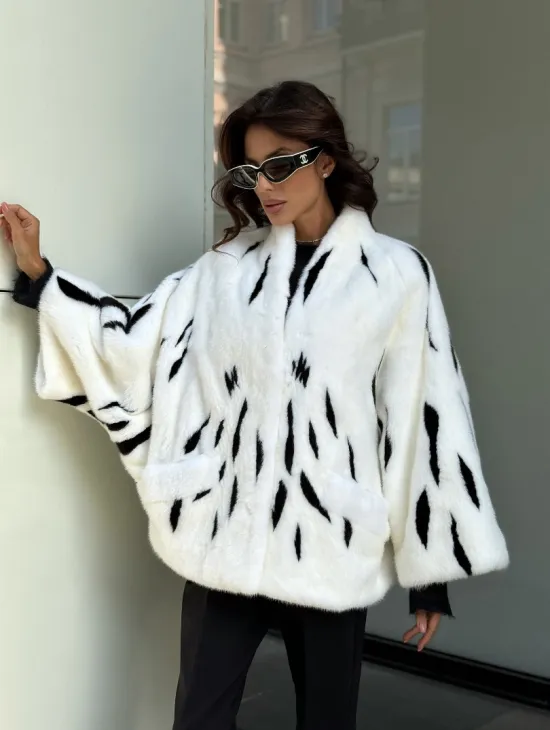 Белый норковый полушубок с рисунком