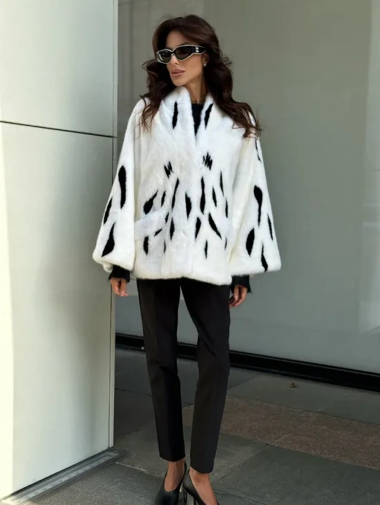 Белый норковый полушубок с рисунком