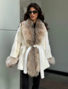 Женская белая норковая шуба с отделкой из меха рыси