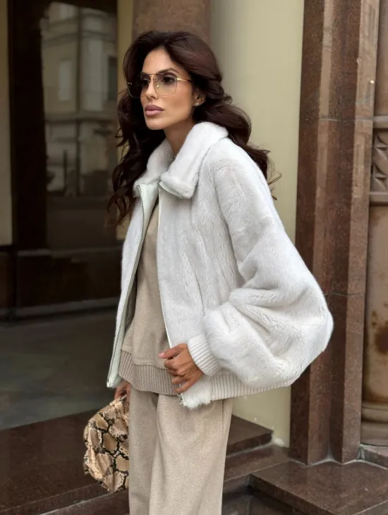 Бомбер оверсайз из аукционной норки жемчужно-натурального цвета