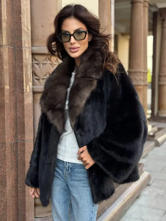 Короткая норковая шуба махагон с воротником из куницы