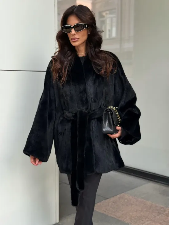 Черная шуба из аукционного меха норки SAGA FURS