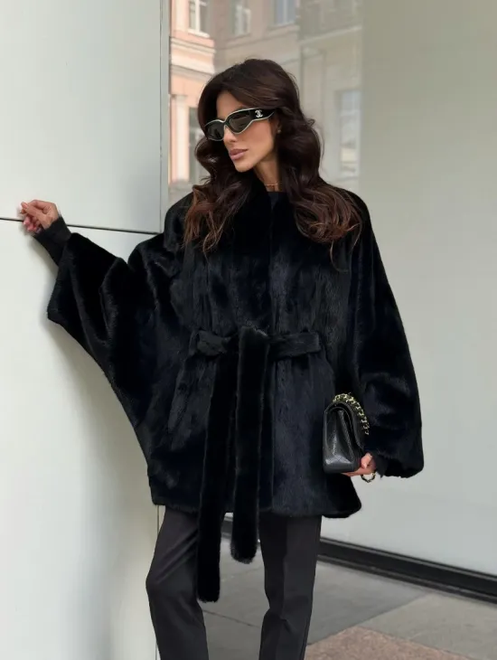 Черная шуба из аукционного меха норки SAGA FURS