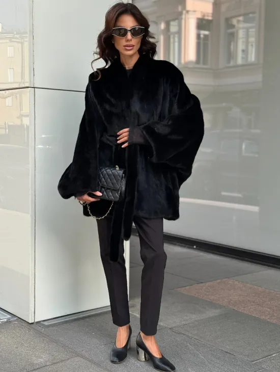 Черная шуба из аукционного меха норки SAGA FURS