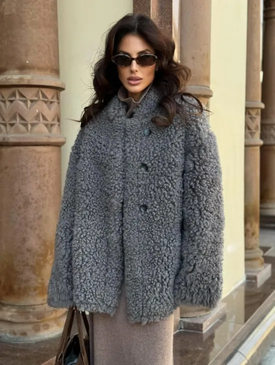 Дубленка серого цвета - двухсторонняя