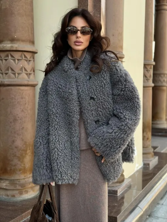 Дубленка серого цвета - двухсторонняя
