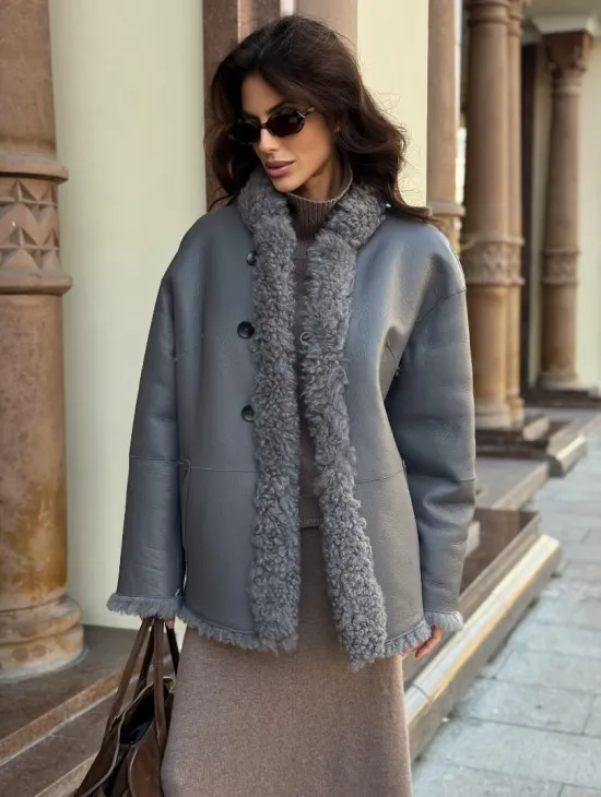 Дубленка серого цвета - двухсторонняя
