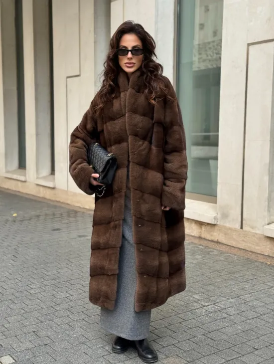 Шуба из плюшевой норки Velvet с V-образным воротником