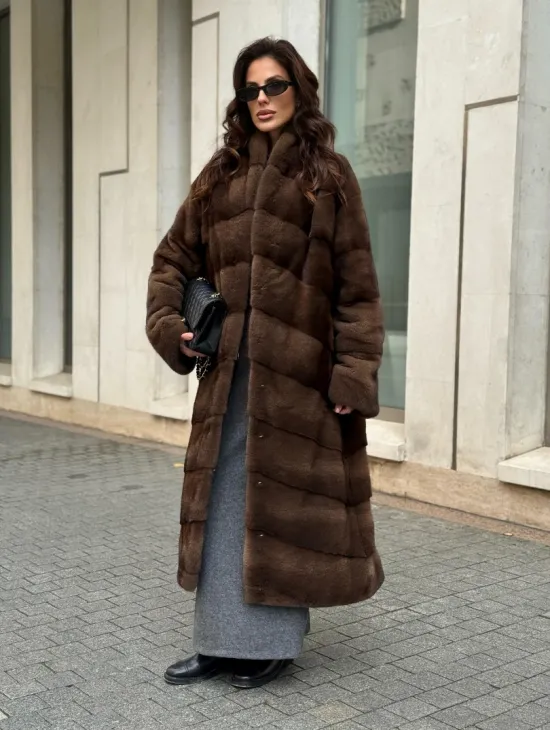 Шуба из плюшевой норки Velvet с V-образным воротником