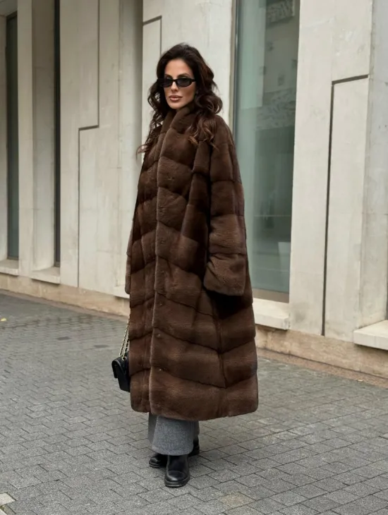 Шуба из плюшевой норки Velvet с V-образным воротником