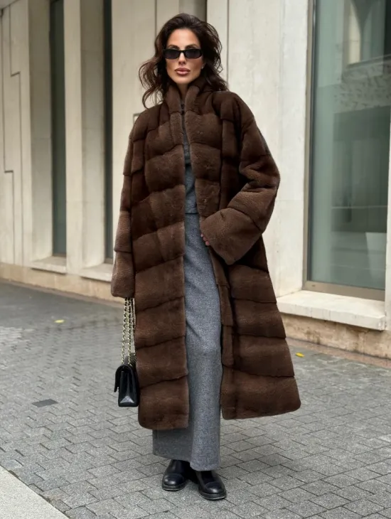 Шуба из плюшевой норки Velvet с V-образным воротником