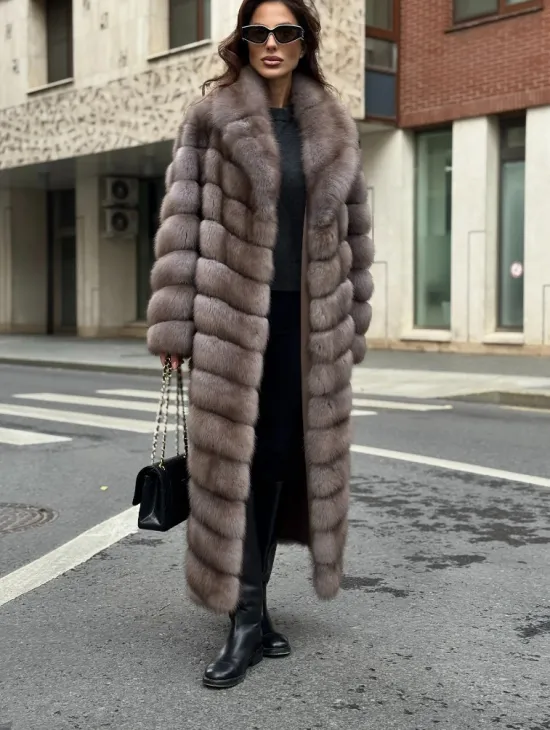 Шуба из меха куницы в цвете Truffle