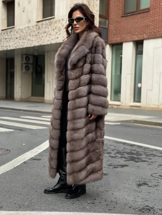 Шуба из меха куницы в цвете Truffle