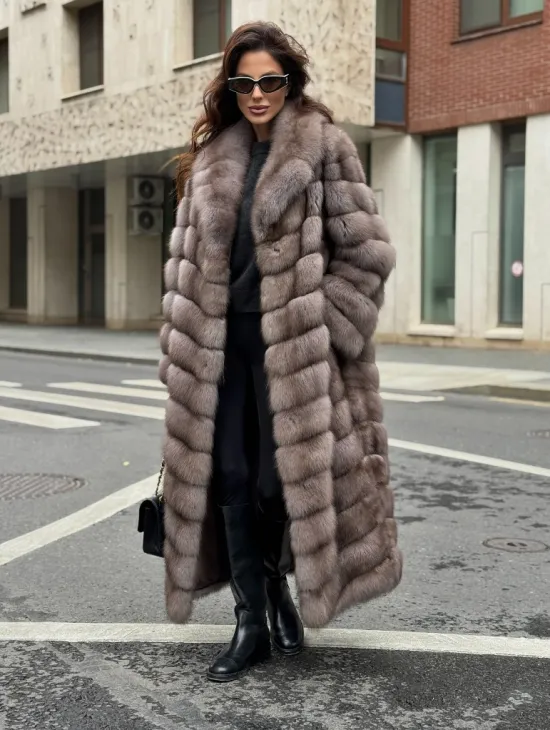 Шуба из меха куницы в цвете Truffle