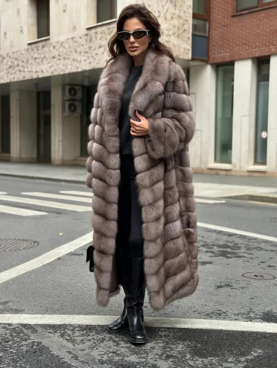 Шуба из меха куницы в цвете Truffle