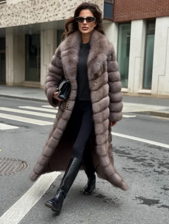 Шуба из меха куницы в цвете Truffle