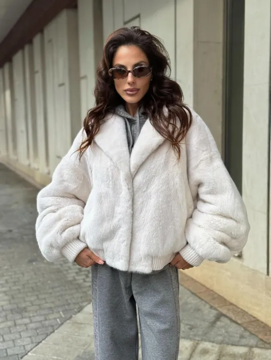 Белый норковый бомбер на резинке