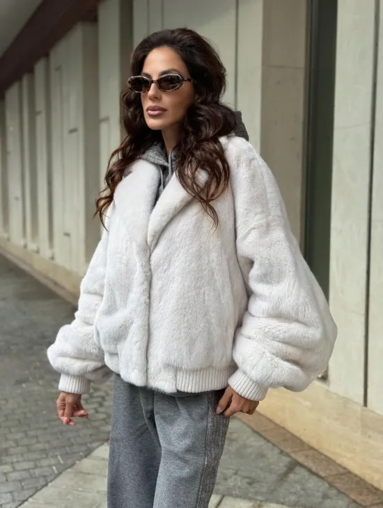 Белый норковый бомбер на резинке