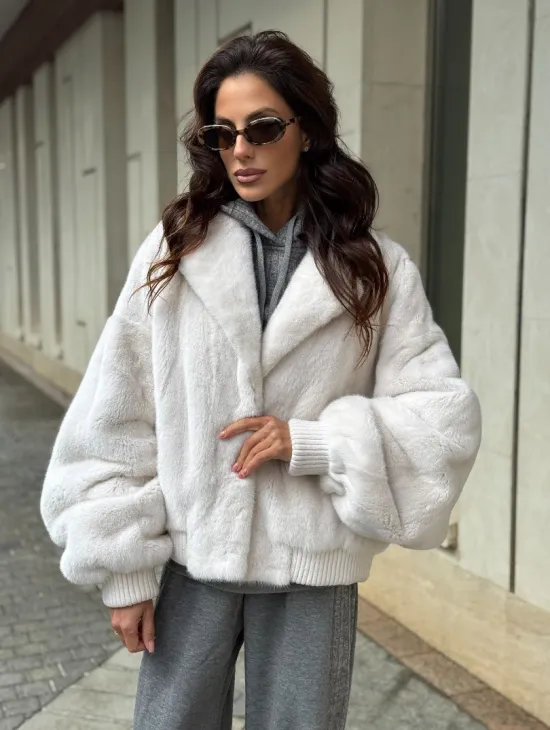 Белый норковый бомбер на резинке