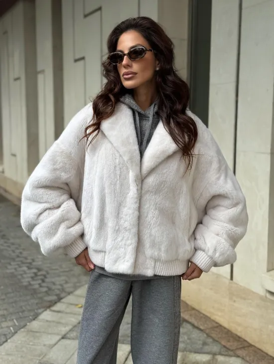 Белый норковый бомбер на резинке