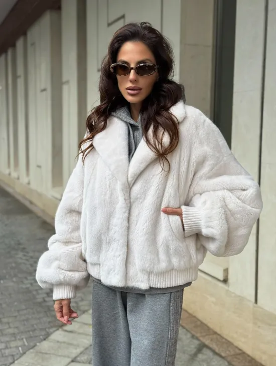 Белый норковый бомбер на резинке