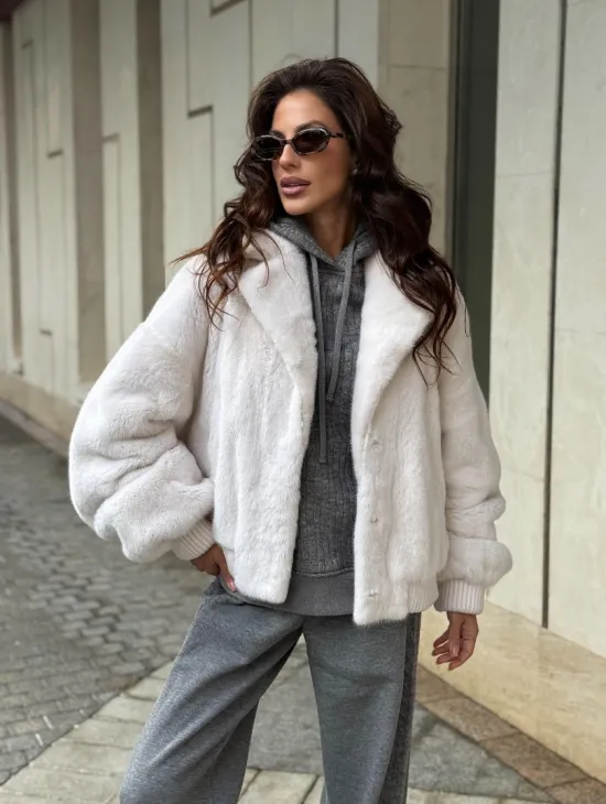 Белый норковый бомбер на резинке