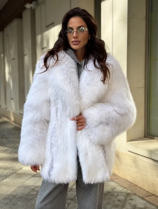 Шуба из белой арктической лисы