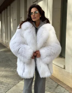 Шуба из белой арктической лисы