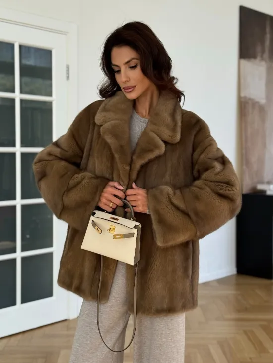 Бежевая короткая норковая шуба