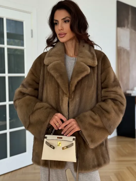 Бежевая короткая норковая шуба