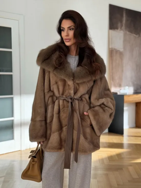 Шуба норковая бежевая с капюшоном