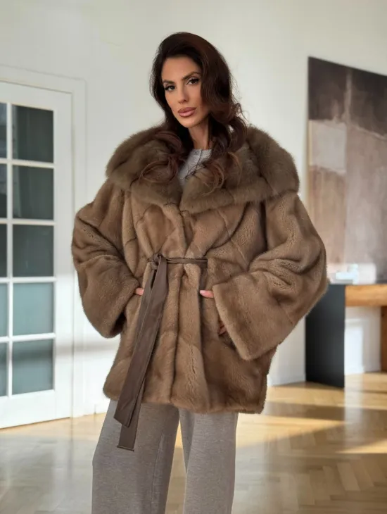 Шуба норковая бежевая с капюшоном