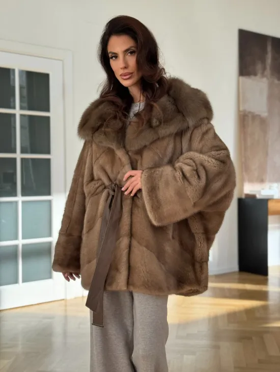 Шуба норковая бежевая с капюшоном
